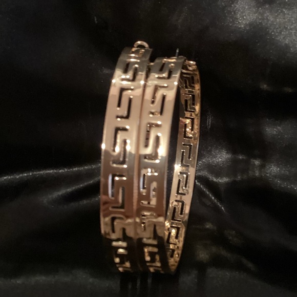 Gold hoops - Picture 2 of 3